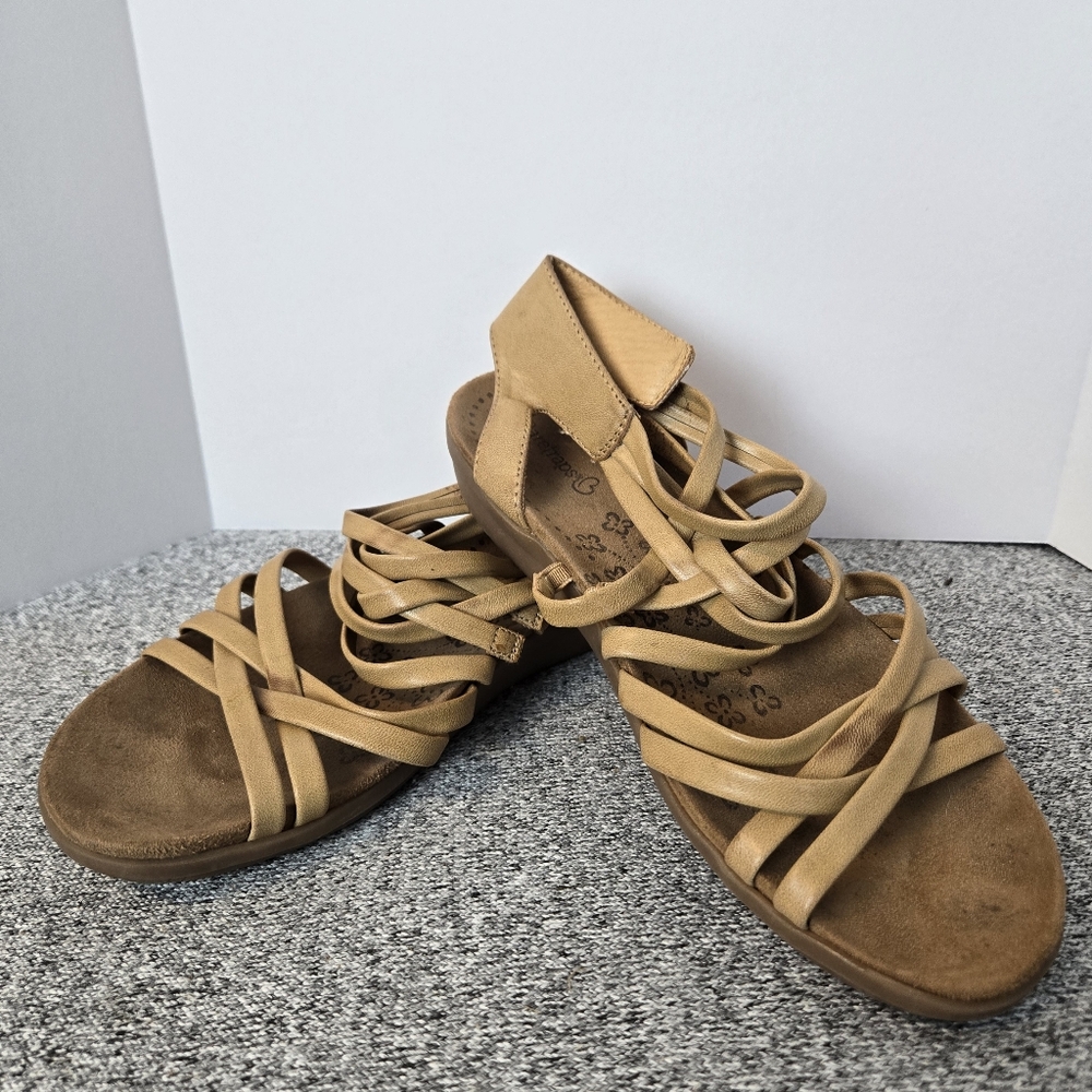 BareTraps Tan Strappy Sandals Wonebs Size 7.5 Tan Strappy Wedge